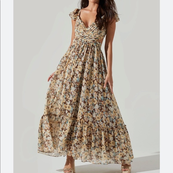 Astr Dresses & Skirts - ASTR The Label Strappy Back Floral Maxi Dress